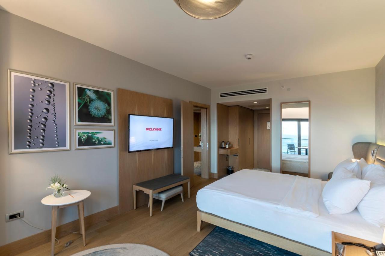 Radisson Blu Hotel Trabzon Kültér fotó A bedroom at the hotel